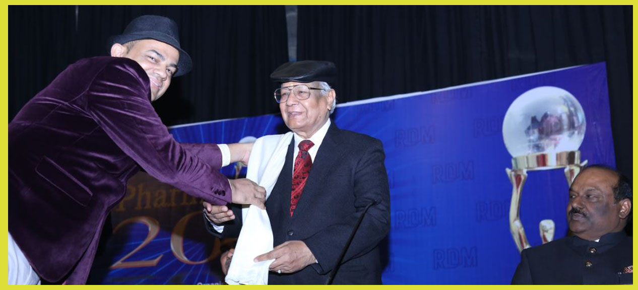 Felicitation Time_Dr. D.C. Jain, Chairman & Mentor Akums Drugs and Pharmaceuticals